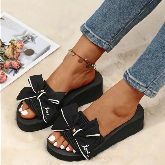 Shoes - 2/$30🔥🔥Bow Decor Slides